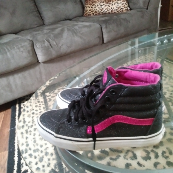 Vans - Picture 2 of 4